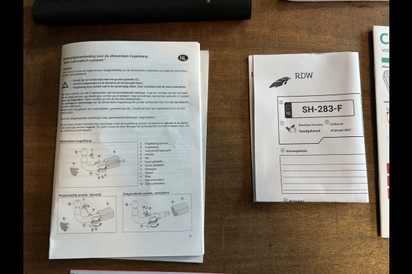 Citroën C3 1.2 Shine Navi, Camera, Carplay, 17" LMV, Trekhaak afn.