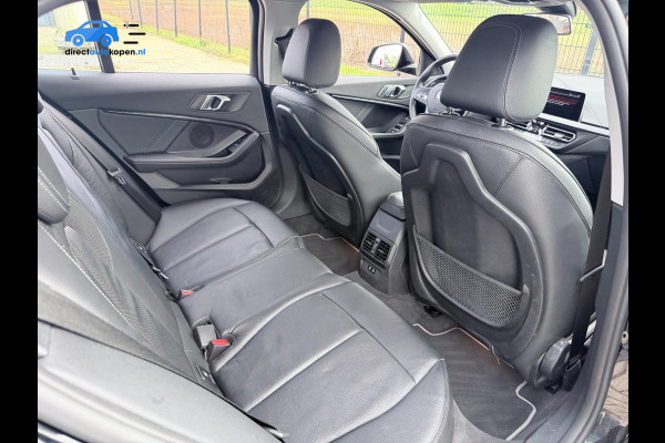 BMW 1-serie 118i Business Edition Plus | Camera | PDC | Stoelverw. | Sport pakket