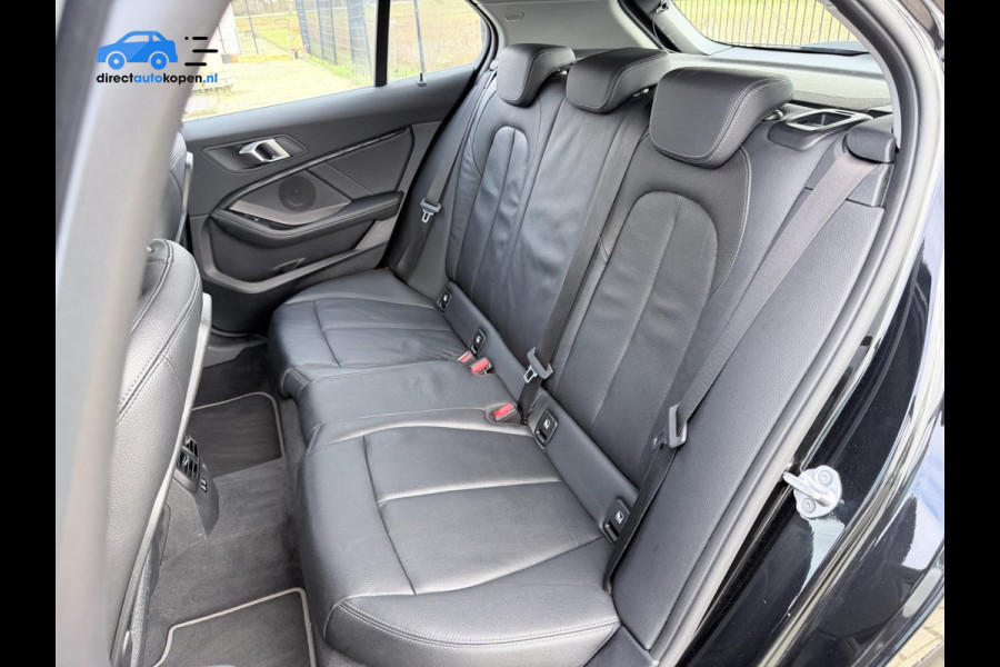 BMW 1-serie 118i Business Edition Plus | Camera | PDC | Stoelverw. | Sport pakket