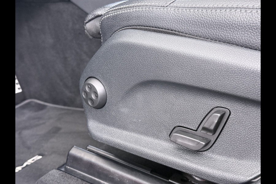 Mercedes-Benz GLC Coupé 300 e 4MATIC AMG line | Schuifdak Burmester Trekhaak