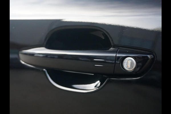 Peugeot e-2008 EV GT 54 kWh | Panorama schuifdak dak |  Warmtepomp | Gripcontrol | All seasonbanden |