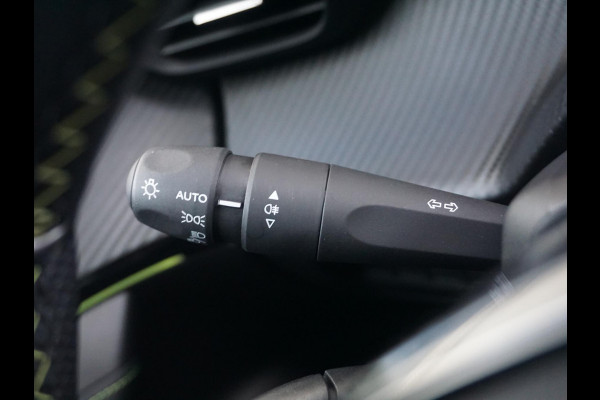 Peugeot e-2008 EV GT 54 kWh | Panorama schuifdak dak |  Warmtepomp | Gripcontrol | All seasonbanden |