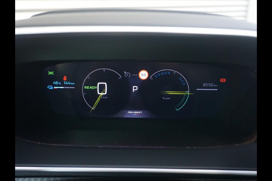 Peugeot e-2008 EV GT 54 kWh | Panorama schuifdak dak |  Warmtepomp | Gripcontrol | All seasonbanden |