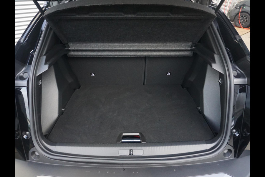 Peugeot e-2008 EV GT 54 kWh | Panorama schuifdak dak |  Warmtepomp | Gripcontrol | All seasonbanden |