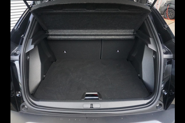 Peugeot e-2008 EV GT 54 kWh | Panorama schuifdak dak |  Warmtepomp | Gripcontrol | All seasonbanden |