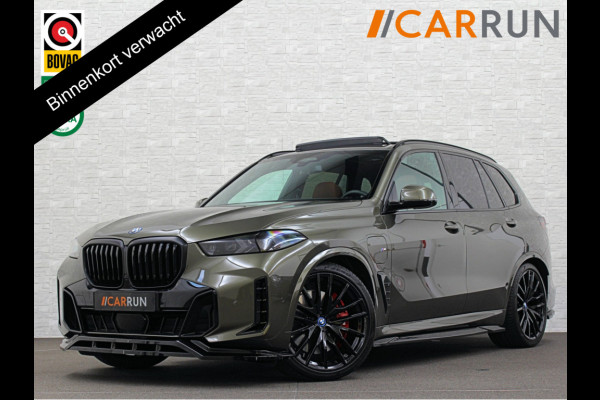 BMW X5 50e M-Pro Performance | M-Seats | M-Uitlaat | 360 Camera | ACC | Carbon | Indiv. Leder | Head-Up | Harman-Kardon | Keyless-Entry | 22'' | Trekhaak | Stoelventilatie | Iconic-Glow | M-Gordels | Zonwering | Stoelverwarming V+A | Rij-Assistent Pro |  Memory | Glaspook | Beker-Clima | Carplay | Draadloos Laden |