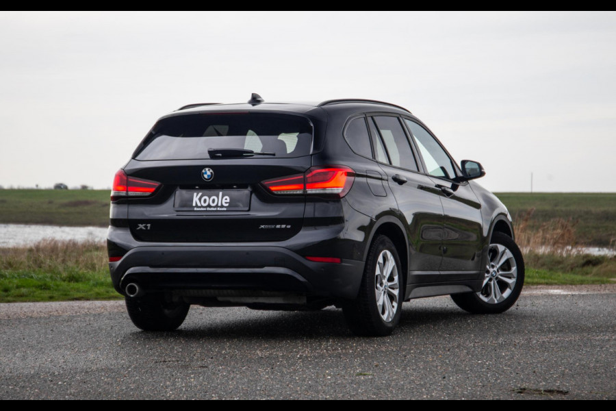 BMW X1 xDrive25e Executive CAMERA / CARPLAY / HEAD UP DISPLAY / LEDER / LED / CRUISE CONTROLE / STOELVERWARMING