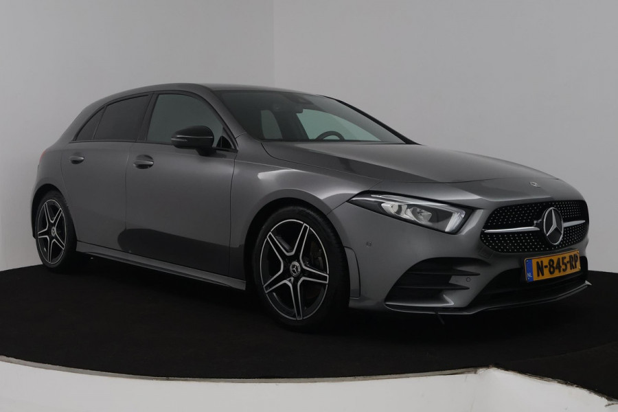 Mercedes-Benz A-Klasse 180 Business Solution AMG (SFEERVERLICHTING, ACHTERUITRIJCAMERA, STOELVERWARMING, NAVIGATIE, SENSOREN)