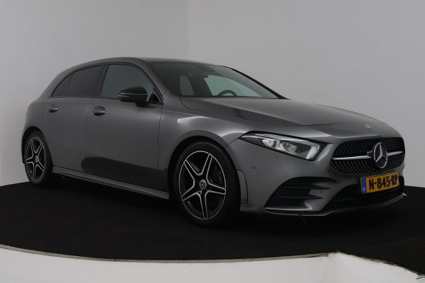 Mercedes-Benz A-Klasse 180 Business Solution AMG (SFEERVERLICHTING, ACHTERUITRIJCAMERA, STOELVERWARMING, NAVIGATIE, SENSOREN)