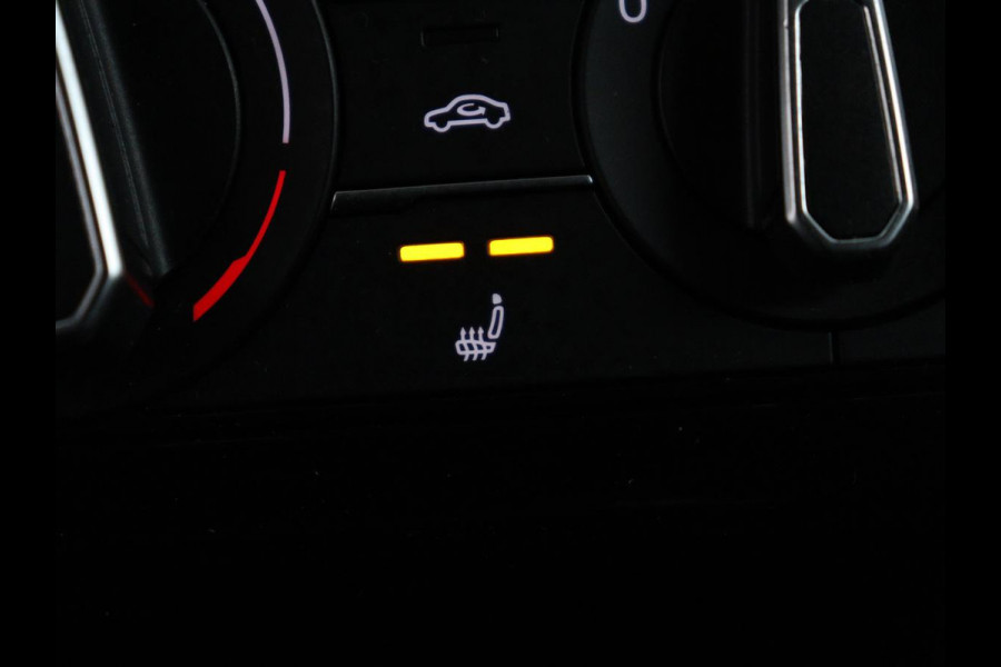 Volkswagen T-Cross 1.0 TSI Life | Automaat | Stoelverwarming | Camera | Adaptive cruise | Carplay | 17'' | Sportstoelen | Navigatie | Parkeerhulp | Airco | Bluetooth