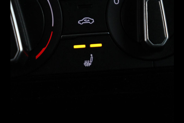 Volkswagen T-Cross 1.0 TSI Life | Automaat | Stoelverwarming | Camera | Adaptive cruise | Carplay | 17'' | Sportstoelen | Navigatie | Parkeerhulp | Airco | Bluetooth