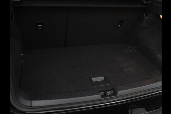 Volkswagen T-Cross 1.0 TSI Life | Automaat | Stoelverwarming | Camera | Adaptive cruise | Carplay | 17'' | Sportstoelen | Navigatie | Parkeerhulp | Airco | Bluetooth