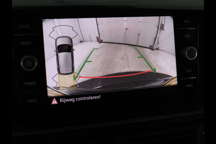 Volkswagen T-Cross 1.0 TSI Life | Automaat | Stoelverwarming | Camera | Adaptive cruise | Carplay | 17'' | Sportstoelen | Navigatie | Parkeerhulp | Airco | Bluetooth