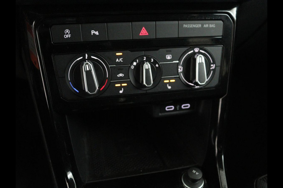 Volkswagen T-Cross 1.0 TSI Life | Automaat | Stoelverwarming | Camera | Adaptive cruise | Carplay | 17'' | Sportstoelen | Navigatie | Parkeerhulp | Airco | Bluetooth