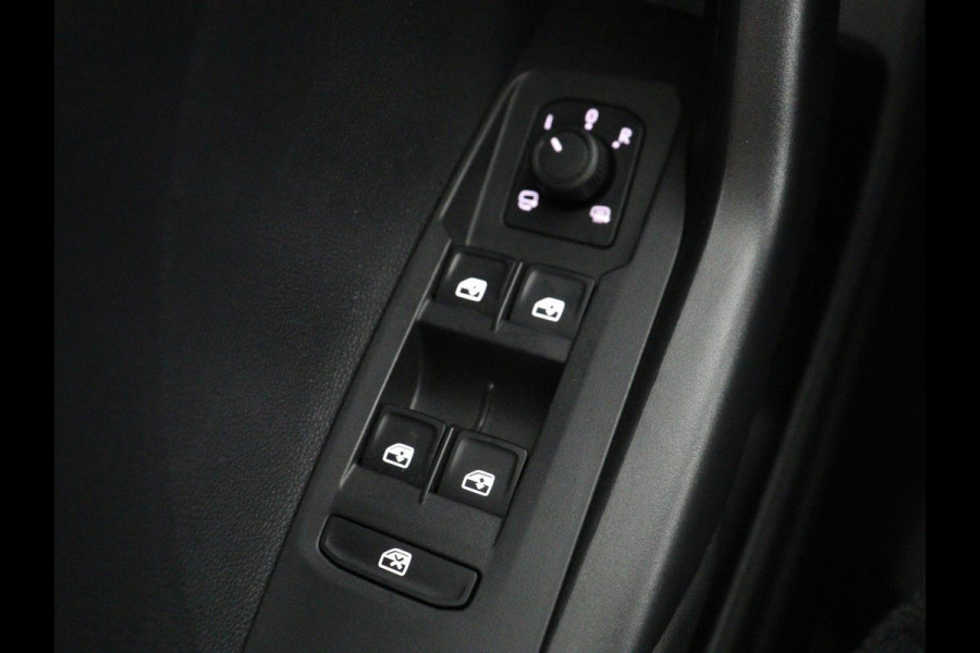 Volkswagen T-Cross 1.0 TSI Life | Automaat | Stoelverwarming | Camera | Adaptive cruise | Carplay | 17'' | Sportstoelen | Navigatie | Parkeerhulp | Airco | Bluetooth