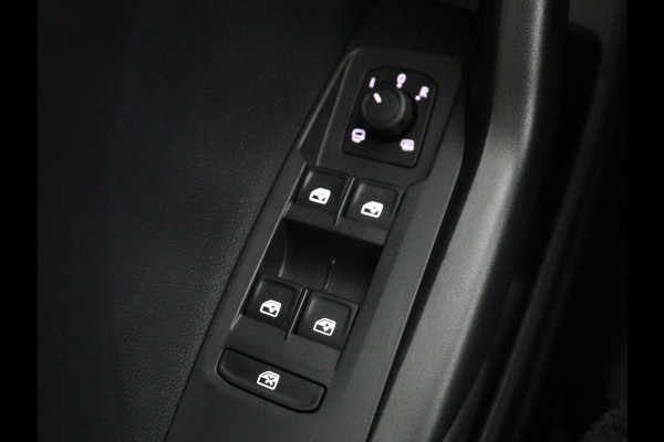 Volkswagen T-Cross 1.0 TSI Life | Automaat | Stoelverwarming | Camera | Adaptive cruise | Carplay | 17'' | Sportstoelen | Navigatie | Parkeerhulp | Airco | Bluetooth