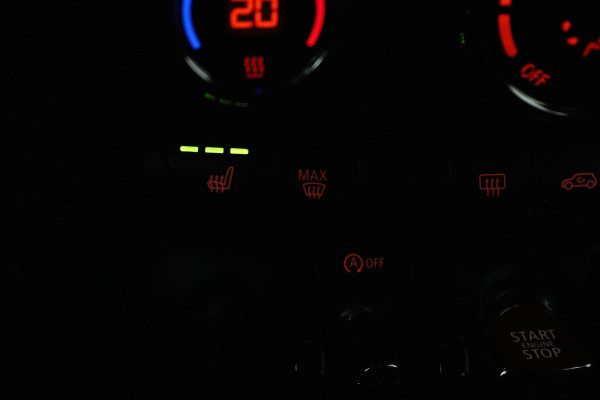 MINI Mini 1.5 Cooper Pepper (STOELVERWARMING, SFEERVERLICHTING, HEAD-UP, AUTOMAAT, PARKEERSENSOREN)