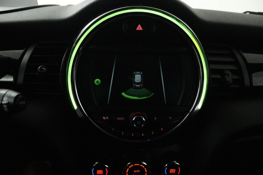 MINI Mini 1.5 Cooper Pepper (STOELVERWARMING, SFEERVERLICHTING, HEAD-UP, AUTOMAAT, PARKEERSENSOREN)