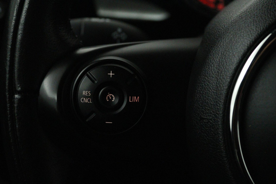 MINI Mini 1.5 Cooper Pepper (STOELVERWARMING, SFEERVERLICHTING, HEAD-UP, AUTOMAAT, PARKEERSENSOREN)