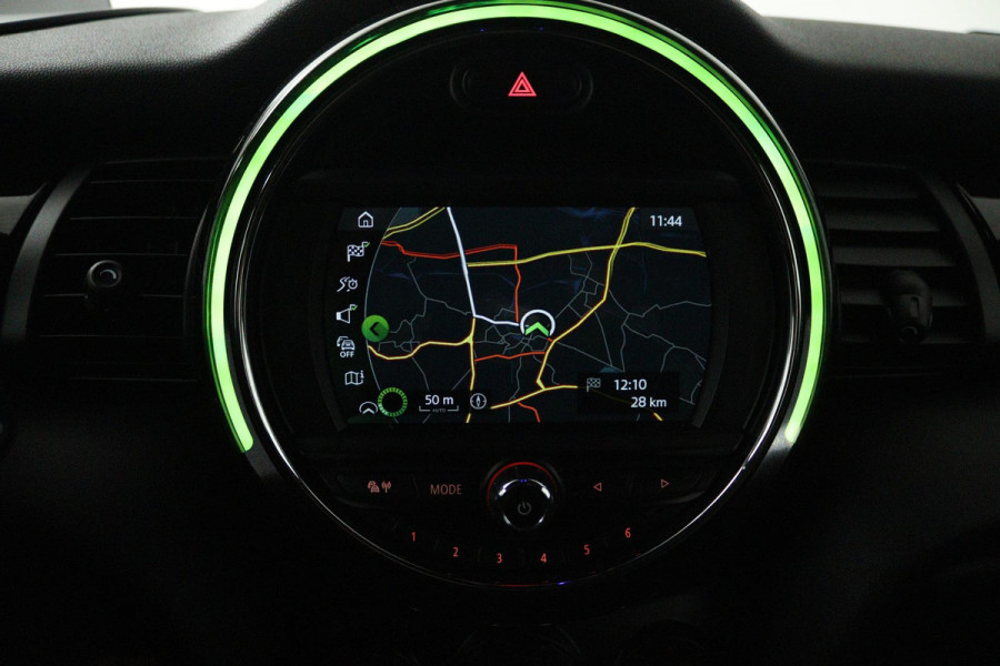 MINI Mini 1.5 Cooper Pepper (STOELVERWARMING, SFEERVERLICHTING, HEAD-UP, AUTOMAAT, PARKEERSENSOREN)