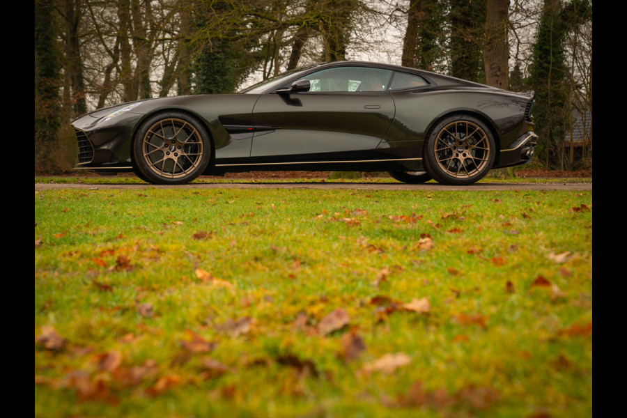 Aston Martin Vanquish | Minotaur Green | Bronze dreamlines | Carbon interior | Stoelventilatie
