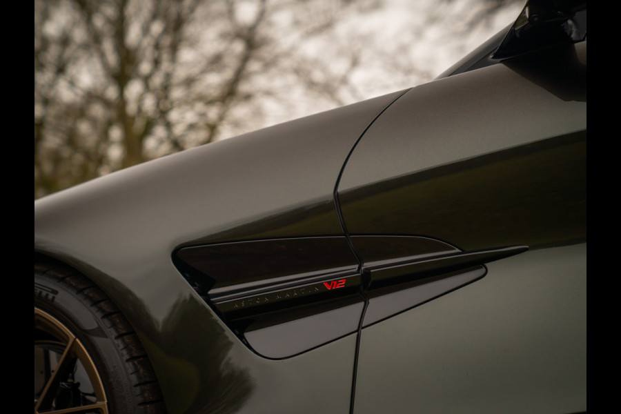 Aston Martin Vanquish | Minotaur Green | Bronze dreamlines | Carbon interior | Stoelventilatie