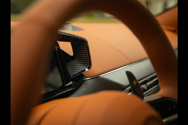 Aston Martin Vanquish | Minotaur Green | Bronze dreamlines | Carbon interior | Stoelventilatie
