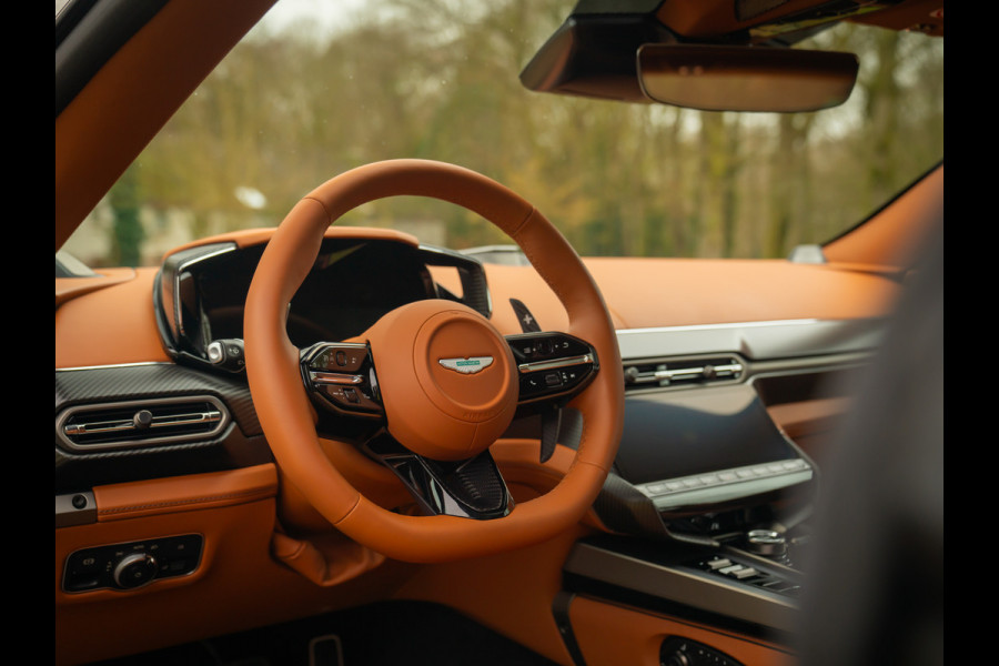 Aston Martin Vanquish | Minotaur Green | Bronze dreamlines | Carbon interior | Stoelventilatie
