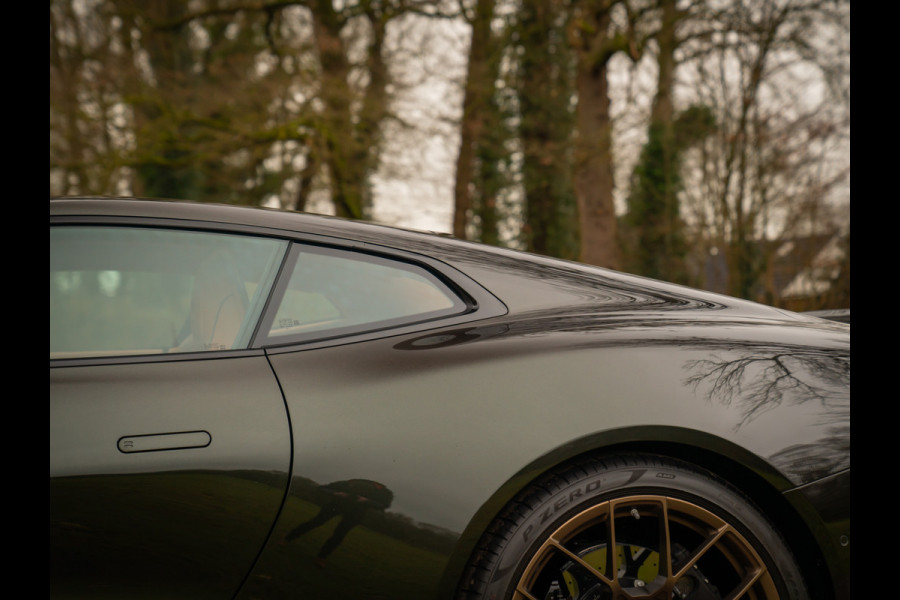Aston Martin Vanquish | Minotaur Green | Bronze dreamlines | Carbon interior | Stoelventilatie