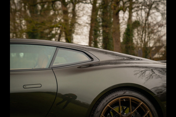 Aston Martin Vanquish | Minotaur Green | Bronze dreamlines | Carbon interior | Stoelventilatie