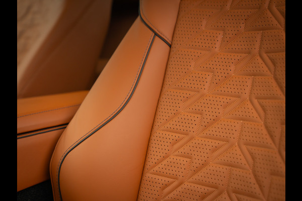 Aston Martin Vanquish | Minotaur Green | Bronze dreamlines | Carbon interior | Stoelventilatie