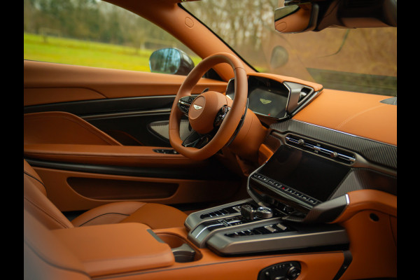 Aston Martin Vanquish | Minotaur Green | Bronze dreamlines | Carbon interior | Stoelventilatie