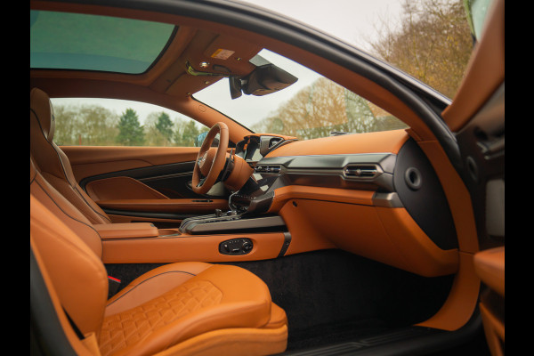 Aston Martin Vanquish | Minotaur Green | Bronze dreamlines | Carbon interior | Stoelventilatie