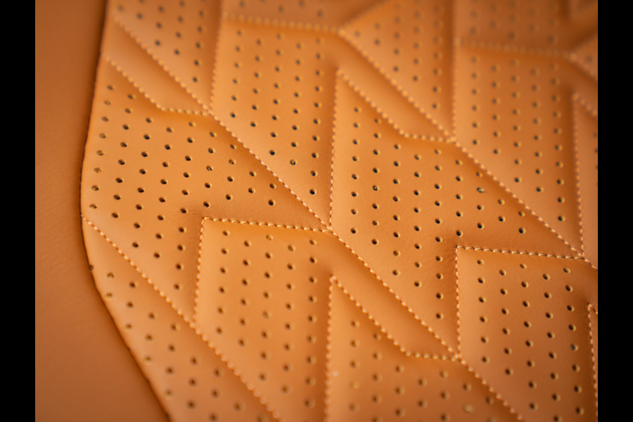 Aston Martin Vanquish | Minotaur Green | Bronze dreamlines | Carbon interior | Stoelventilatie