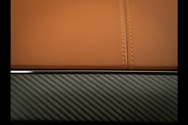 Aston Martin Vanquish | Minotaur Green | Bronze dreamlines | Carbon interior | Stoelventilatie