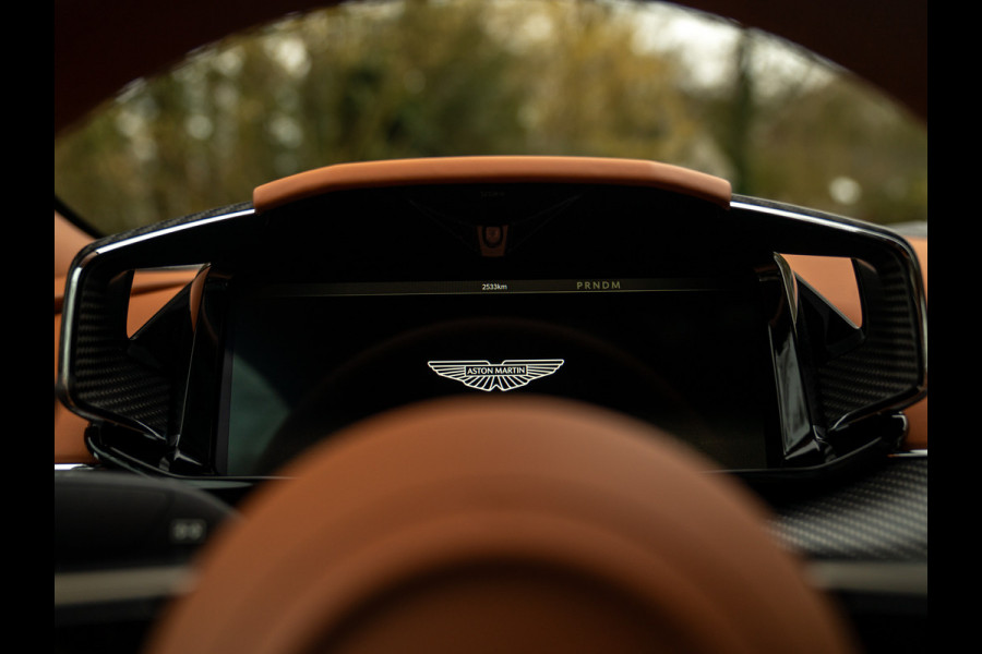 Aston Martin Vanquish | Minotaur Green | Bronze dreamlines | Carbon interior | Stoelventilatie