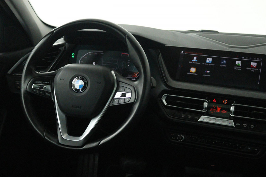 BMW 1-serie 118i Executive Edition (PANORAMADAK, DIGITALE COCKPIT, CRUISE CONTROL, NAVIGATIE, PARKEERSENSOREN)