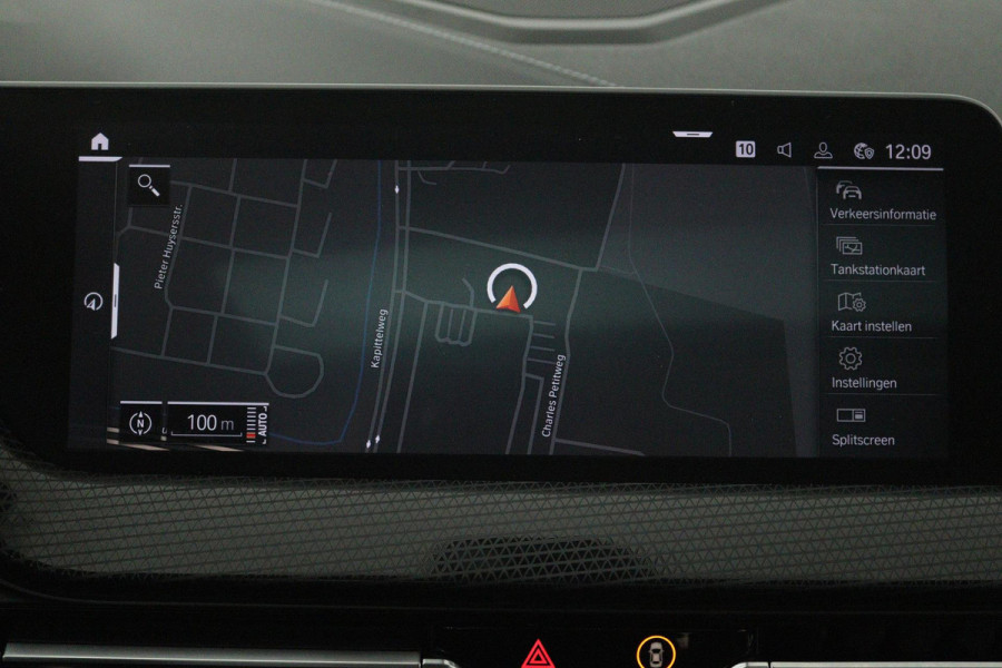 BMW 1-serie 118i Executive Edition (PANORAMADAK, DIGITALE COCKPIT, CRUISE CONTROL, NAVIGATIE, PARKEERSENSOREN)