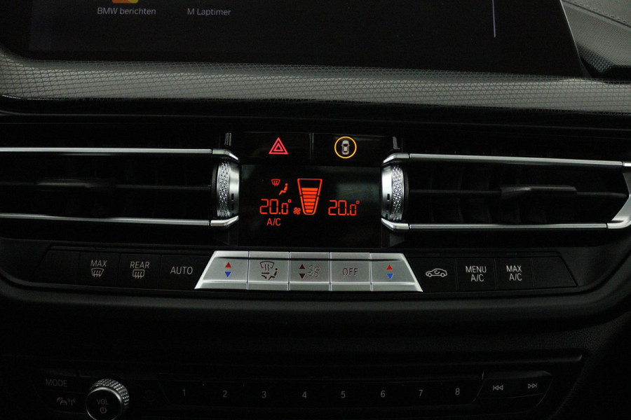 BMW 1-serie 118i Executive Edition (PANORAMADAK, DIGITALE COCKPIT, CRUISE CONTROL, NAVIGATIE, PARKEERSENSOREN)