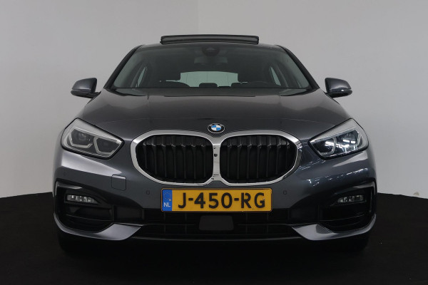 BMW 1-serie 118i Executive Edition (PANORAMADAK, DIGITALE COCKPIT, CRUISE CONTROL, NAVIGATIE, PARKEERSENSOREN)