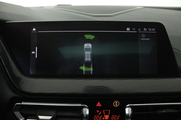 BMW 1-serie 118i Executive Edition (PANORAMADAK, DIGITALE COCKPIT, CRUISE CONTROL, NAVIGATIE, PARKEERSENSOREN)
