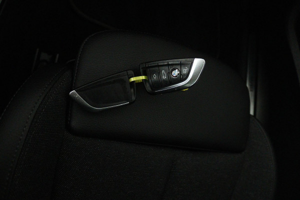 BMW 1-serie 118i Executive Edition (PANORAMADAK, DIGITALE COCKPIT, CRUISE CONTROL, NAVIGATIE, PARKEERSENSOREN)