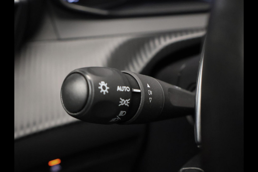 Peugeot 2008 1.2 PureTech Blue Lease Allure Sport (APPLE CARPLAY,NAVI,CAMERA,360 VIEW,DIGITAL COCKPIT,CRUISE,SPORTSTOELEN)