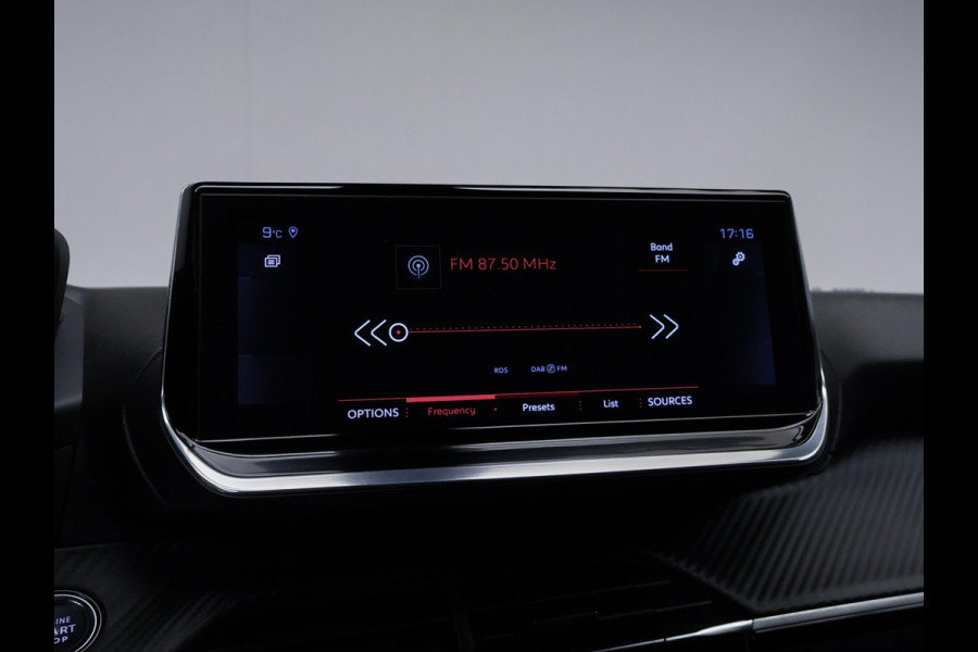 Peugeot 2008 1.2 PureTech Blue Lease Allure Sport (APPLE CARPLAY,NAVI,CAMERA,360 VIEW,DIGITAL COCKPIT,CRUISE,SPORTSTOELEN)