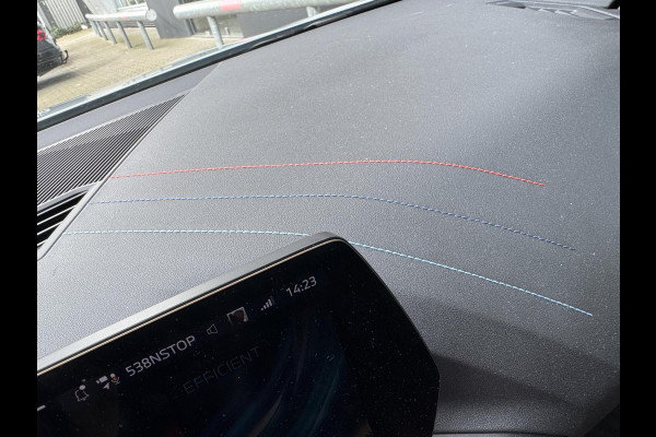 BMW 1-serie 120i High Executive M Sport Pakket Automaat / Panoramadak / Head-Up Display / Live Cockpit Professional / Comfort Access / Adaptief M Onderstel / Sportstoelen / Adaptieve LED-koplamp / Driving Assistant / 19 Inch / Stoelverwarming / M Sportremsysteem