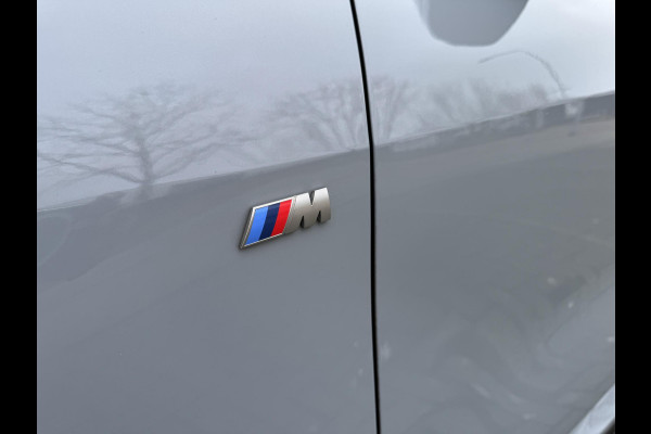 BMW 1-serie 120i High Executive M Sport Pakket Automaat / Panoramadak / Head-Up Display / Live Cockpit Professional / Comfort Access / Adaptief M Onderstel / Sportstoelen / Adaptieve LED-koplamp / Driving Assistant / 19 Inch / Stoelverwarming / M Sportremsysteem