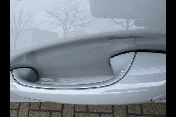 BMW 1-serie 120i High Executive M Sport Pakket Automaat / Panoramadak / Head-Up Display / Live Cockpit Professional / Comfort Access / Adaptief M Onderstel / Sportstoelen / Adaptieve LED-koplamp / Driving Assistant / 19 Inch / Stoelverwarming / M Sportremsysteem