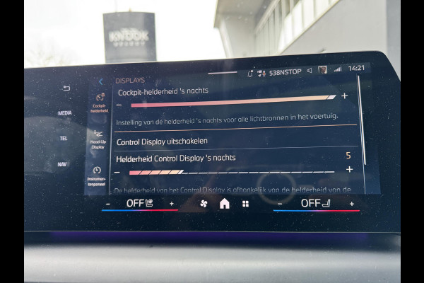 BMW 1-serie 120i High Executive M Sport Pakket Automaat / Panoramadak / Head-Up Display / Live Cockpit Professional / Comfort Access / Adaptief M Onderstel / Sportstoelen / Adaptieve LED-koplamp / Driving Assistant / 19 Inch / Stoelverwarming / M Sportremsysteem