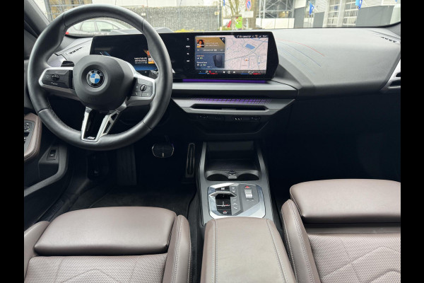 BMW 1-serie 120i High Executive M Sport Pakket Automaat / Panoramadak / Head-Up Display / Live Cockpit Professional / Comfort Access / Adaptief M Onderstel / Sportstoelen / Adaptieve LED-koplamp / Driving Assistant / 19 Inch / Stoelverwarming / M Sportremsysteem