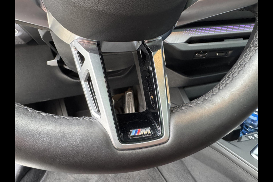 BMW 1-serie 120i High Executive M Sport Pakket Automaat / Panoramadak / Head-Up Display / Live Cockpit Professional / Comfort Access / Adaptief M Onderstel / Sportstoelen / Adaptieve LED-koplamp / Driving Assistant / 19 Inch / Stoelverwarming / M Sportremsysteem